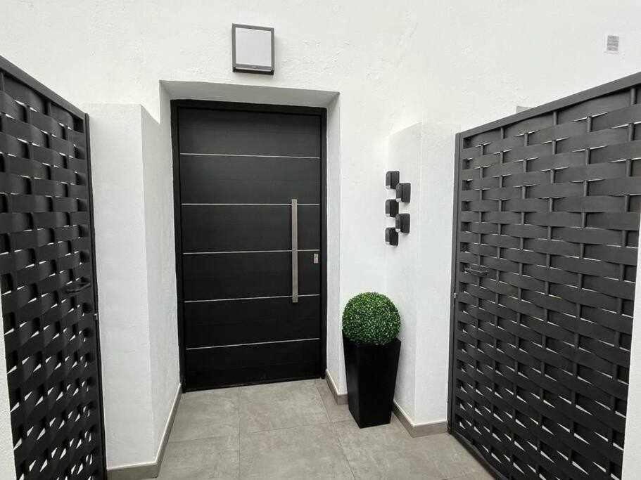 XVIII B Suite Apartamentos Morales & Arnal 龙达 外观 照片