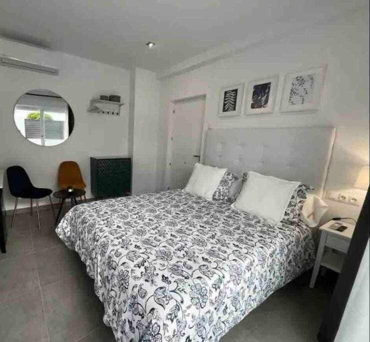 XVIII B Suite Apartamentos Morales & Arnal 龙达 外观 照片